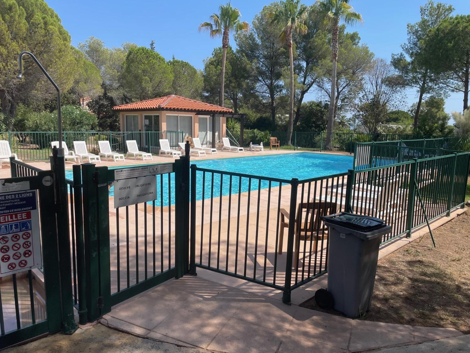 2 Pieces Saint Raphael Renove, Classe 4 Etoiles, 100 M Plages, Piscine, Tennis, Parc, Terrasse, Jardin Privatif Luaran gambar
