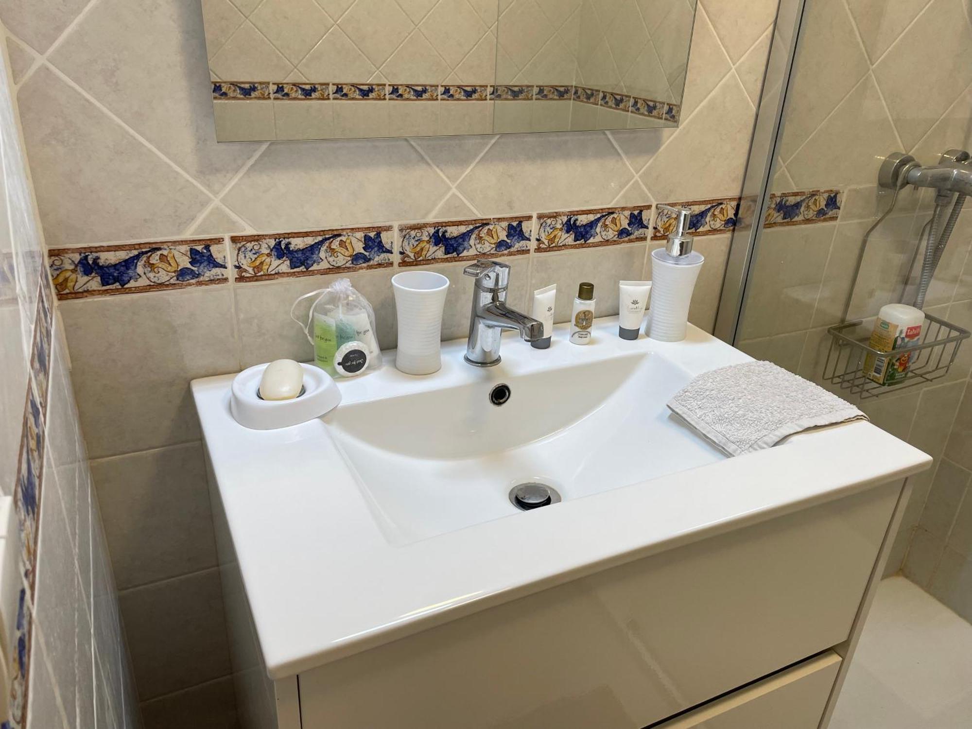2 Pieces Saint Raphael Renove, Classe 4 Etoiles, 100 M Plages, Piscine, Tennis, Parc, Terrasse, Jardin Privatif Luaran gambar